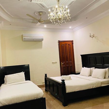 Executive Galaxy Guest House Исламабад Екстериор снимка