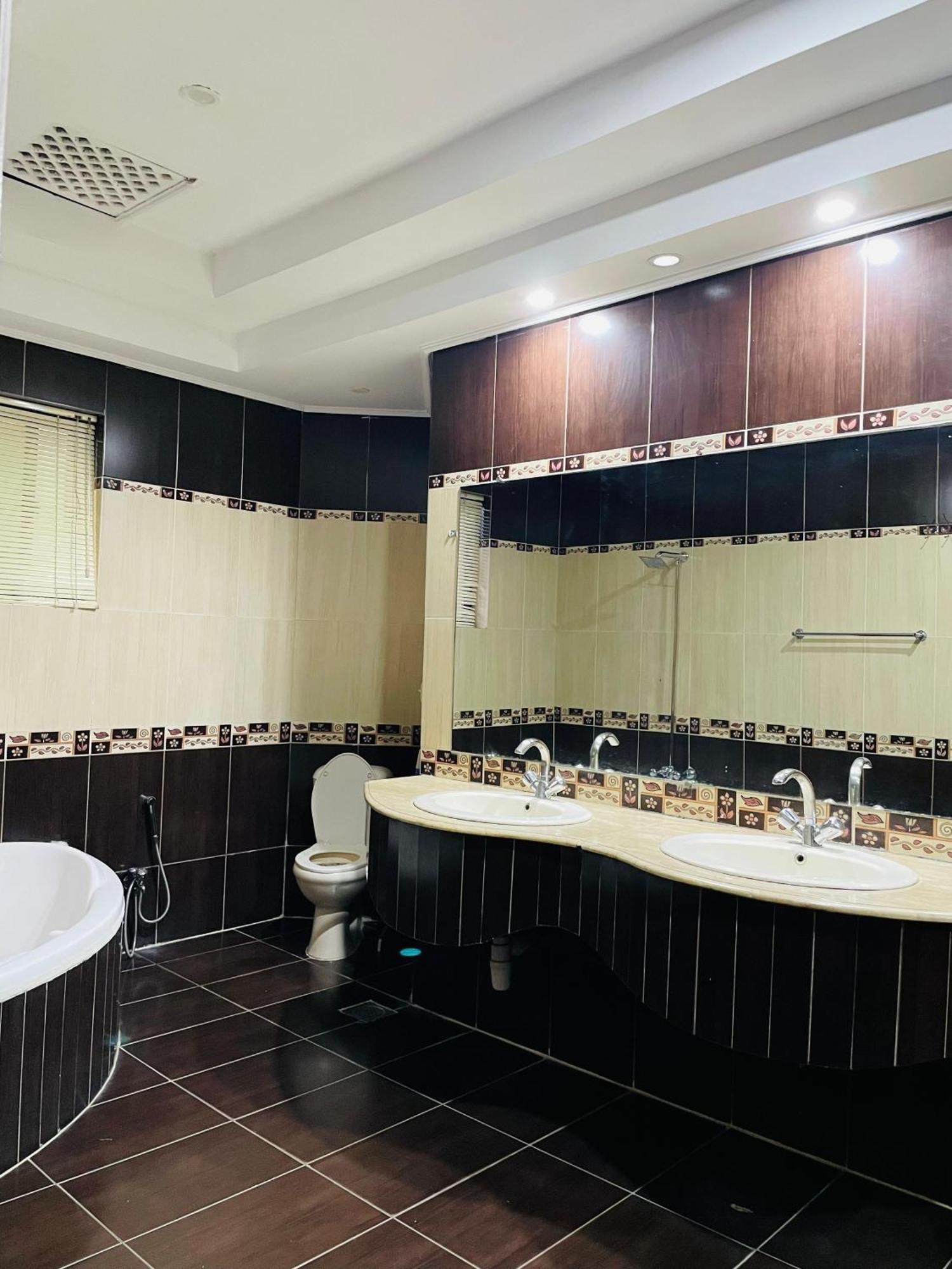 Executive Galaxy Guest House Исламабад Екстериор снимка