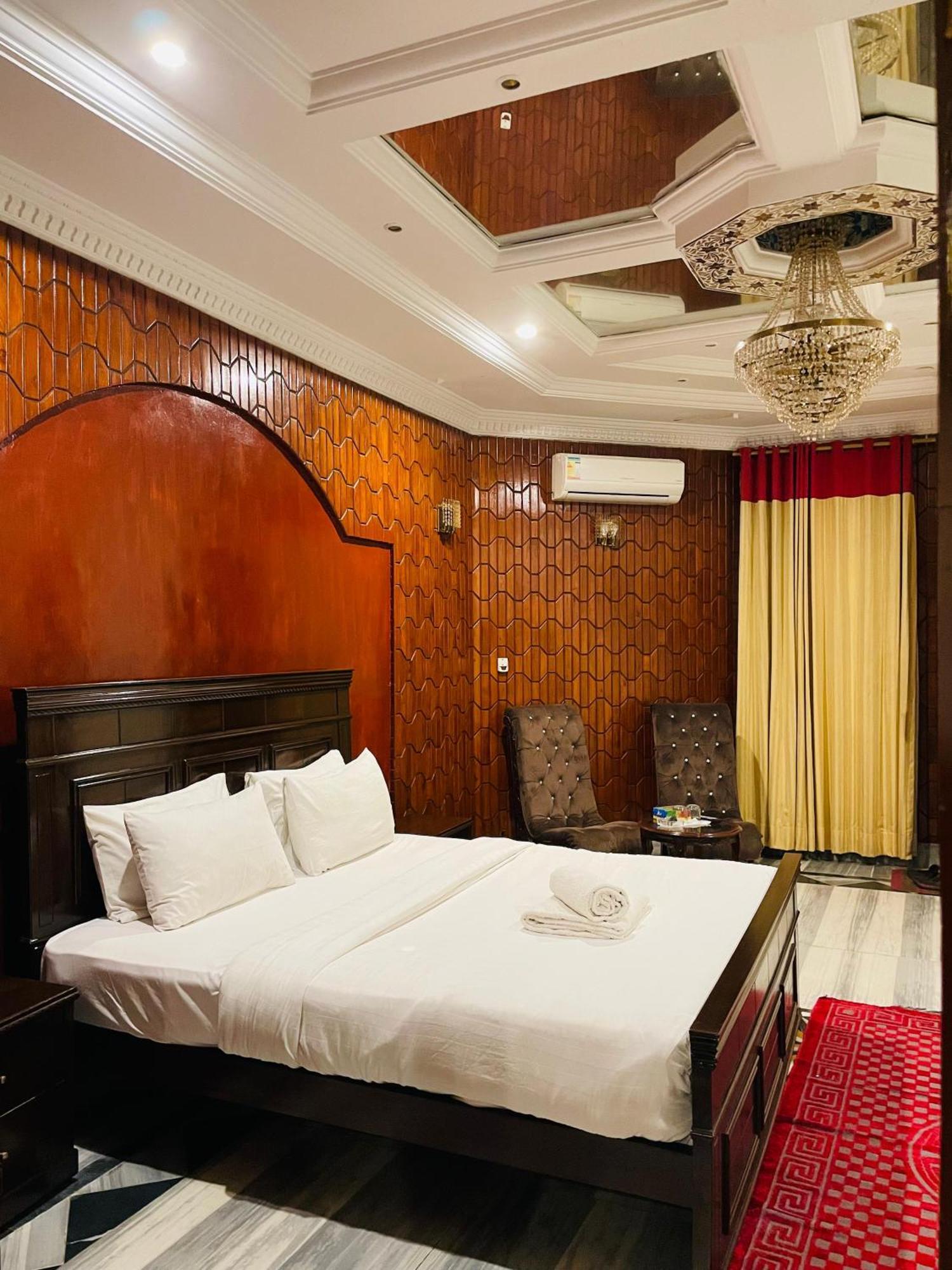 Executive Galaxy Guest House Исламабад Екстериор снимка