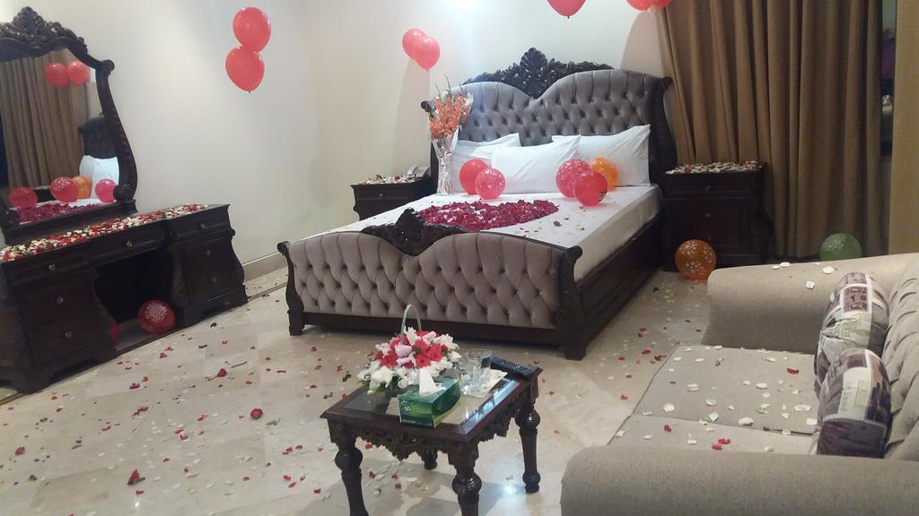 Executive Galaxy Guest House Исламабад Екстериор снимка