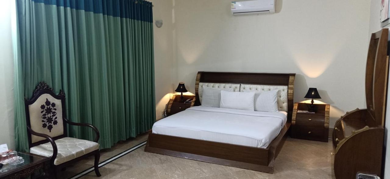 Executive Galaxy Guest House Исламабад Екстериор снимка