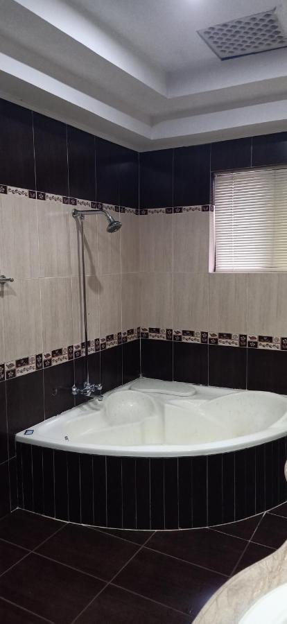 Executive Galaxy Guest House Исламабад Екстериор снимка