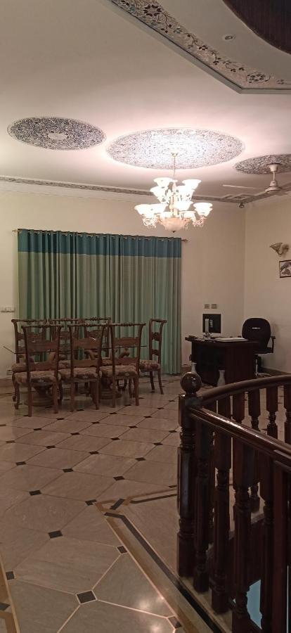 Executive Galaxy Guest House Исламабад Екстериор снимка