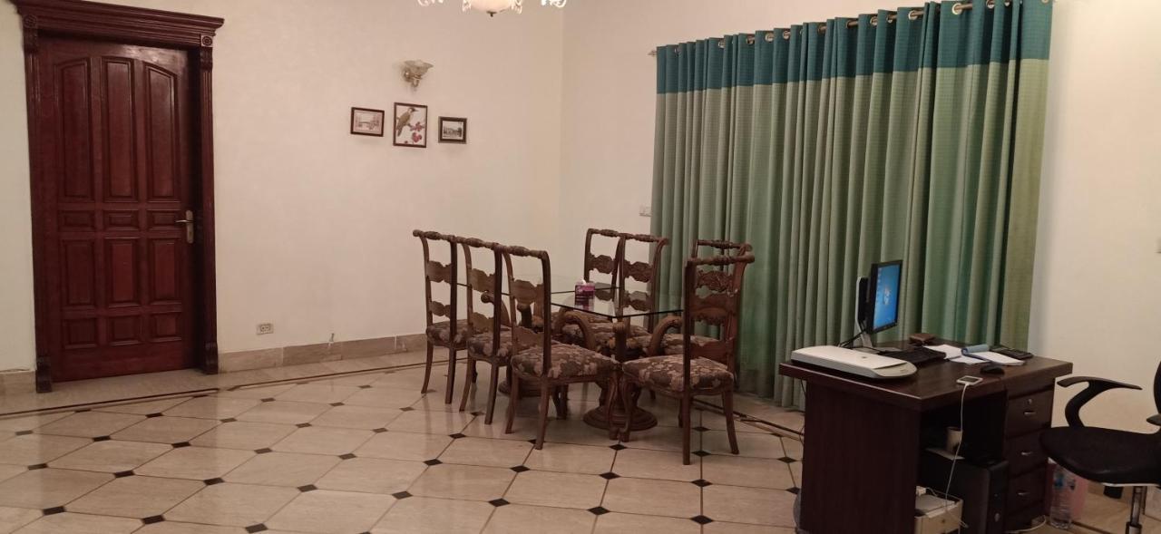 Executive Galaxy Guest House Исламабад Екстериор снимка